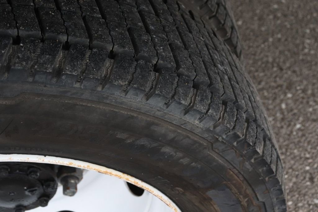 Used 2020 Isuzu NPR image 41