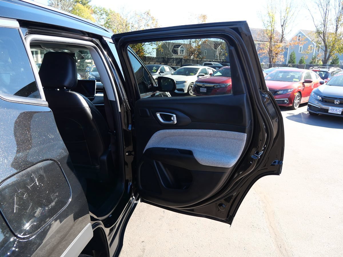 Used 2022 Jeep Compass Latitude w/ Sun and Sound Group AWD/4WD image 32