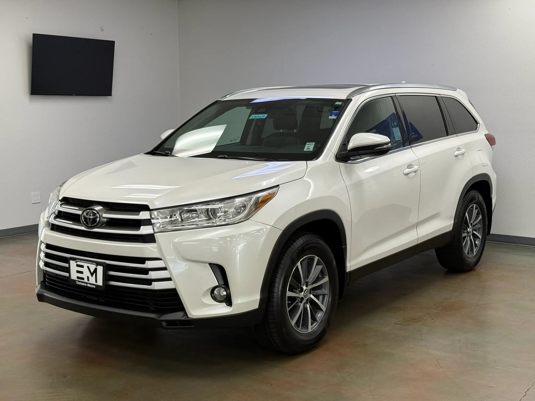 Used 2019 Toyota Highlander XLE AWD/4WD image 4