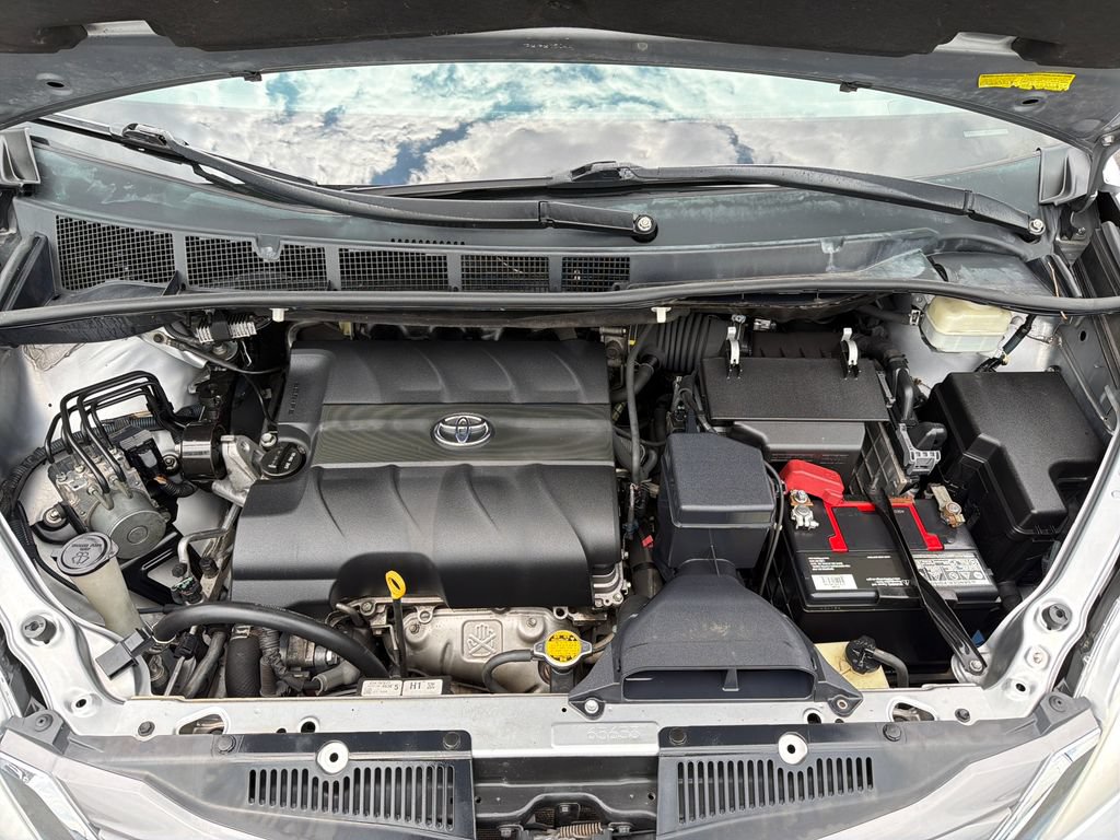 Used 2015 Toyota Sienna XLE FWD image 21