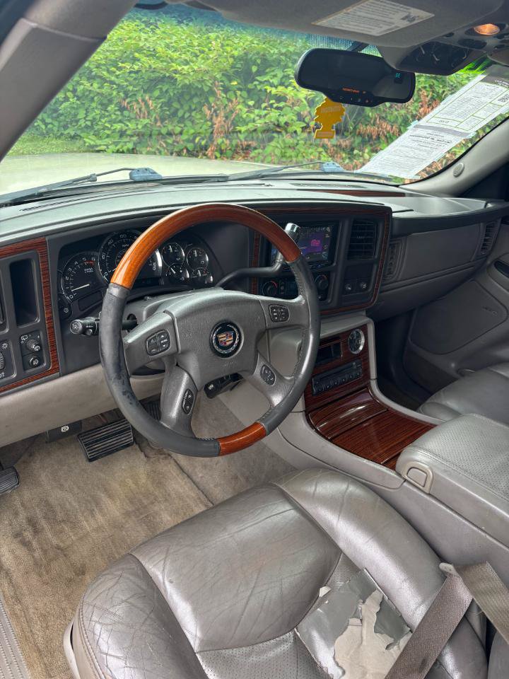 Used 2004 Cadillac Escalade ESV AWD image 17
