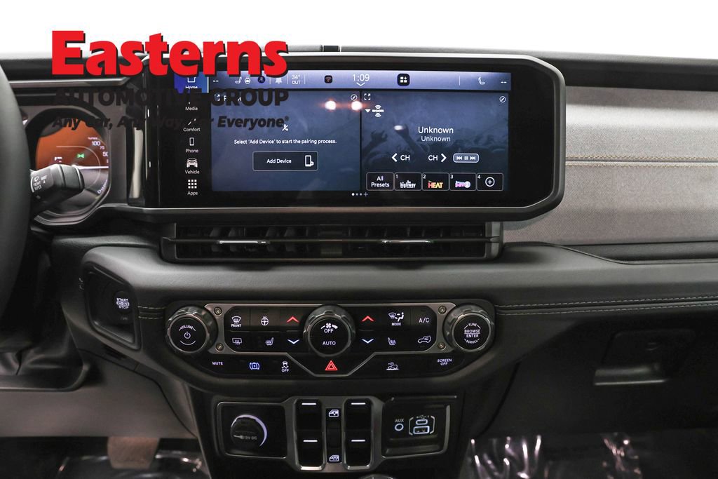 Used 2025 Jeep Wrangler Unlimited Sahara w/ Safety Group image 12