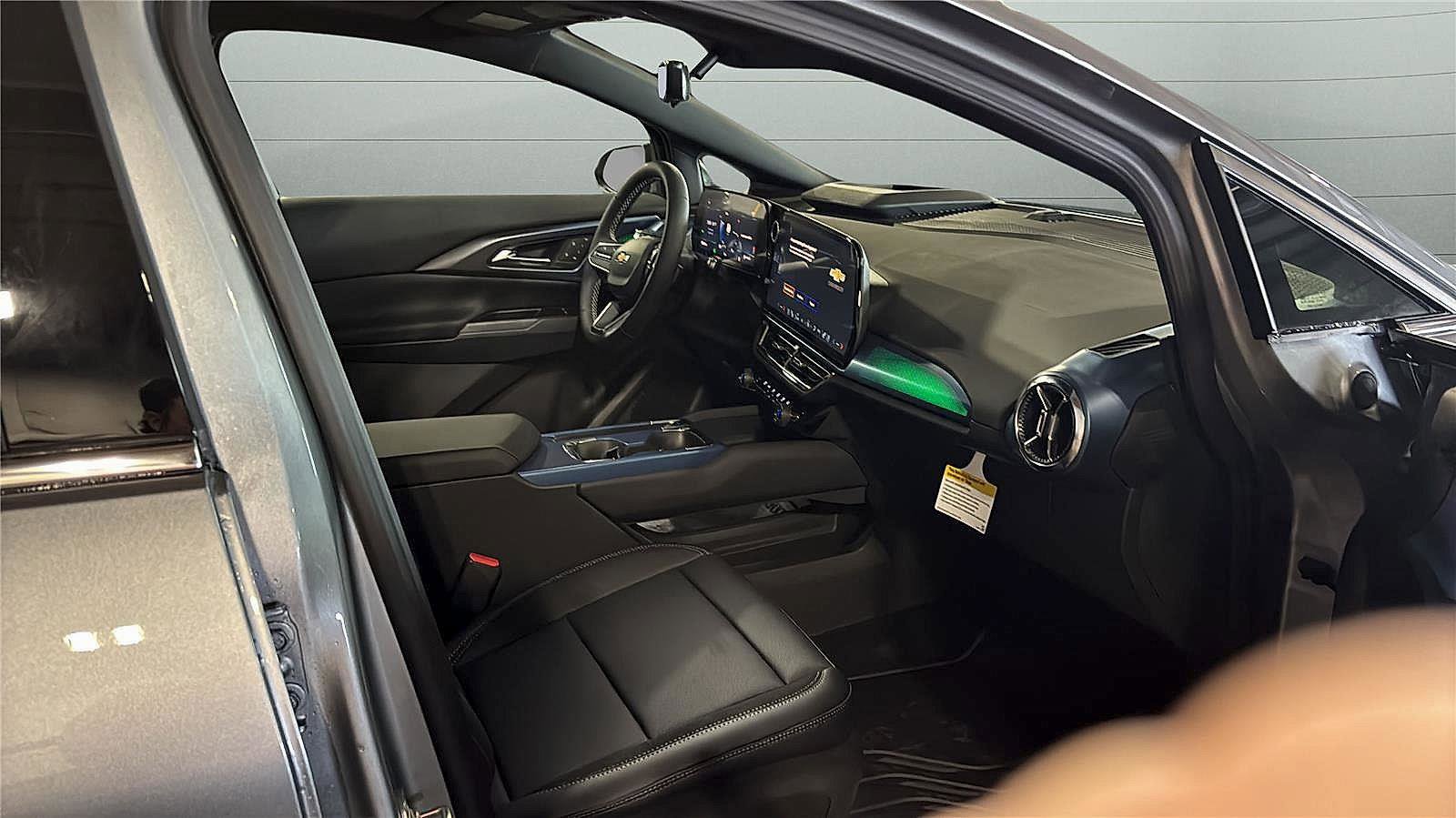 New 2026 Chevrolet Equinox EV LT image 24