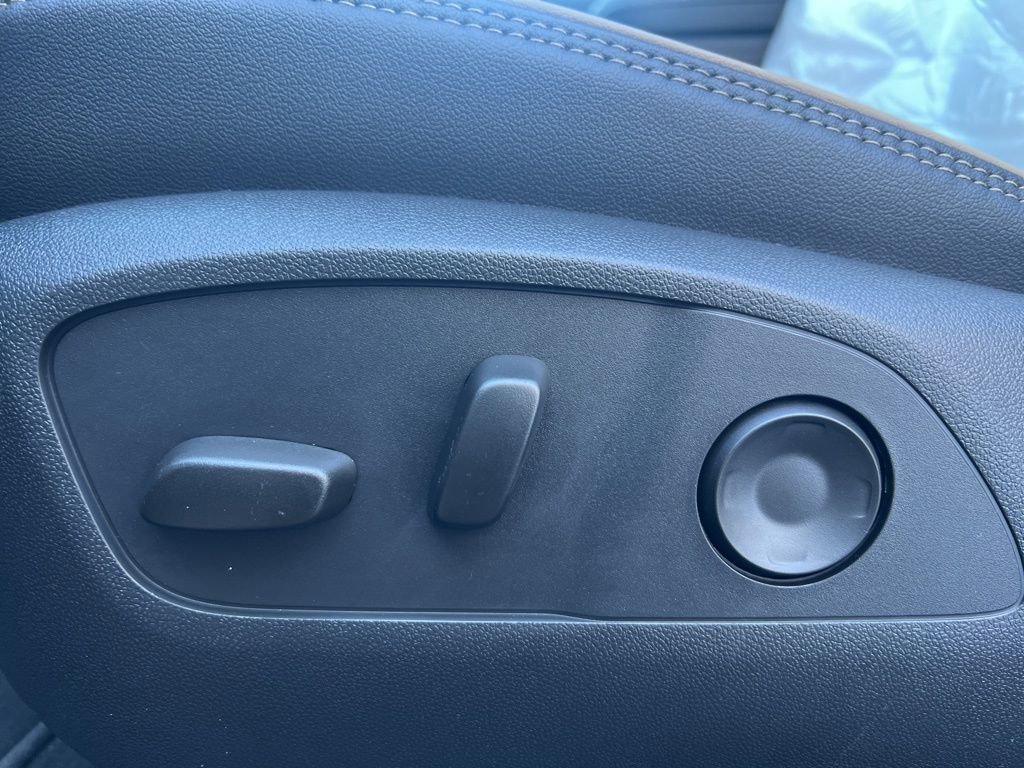 New 2026 Chevrolet Traverse High Country image 9