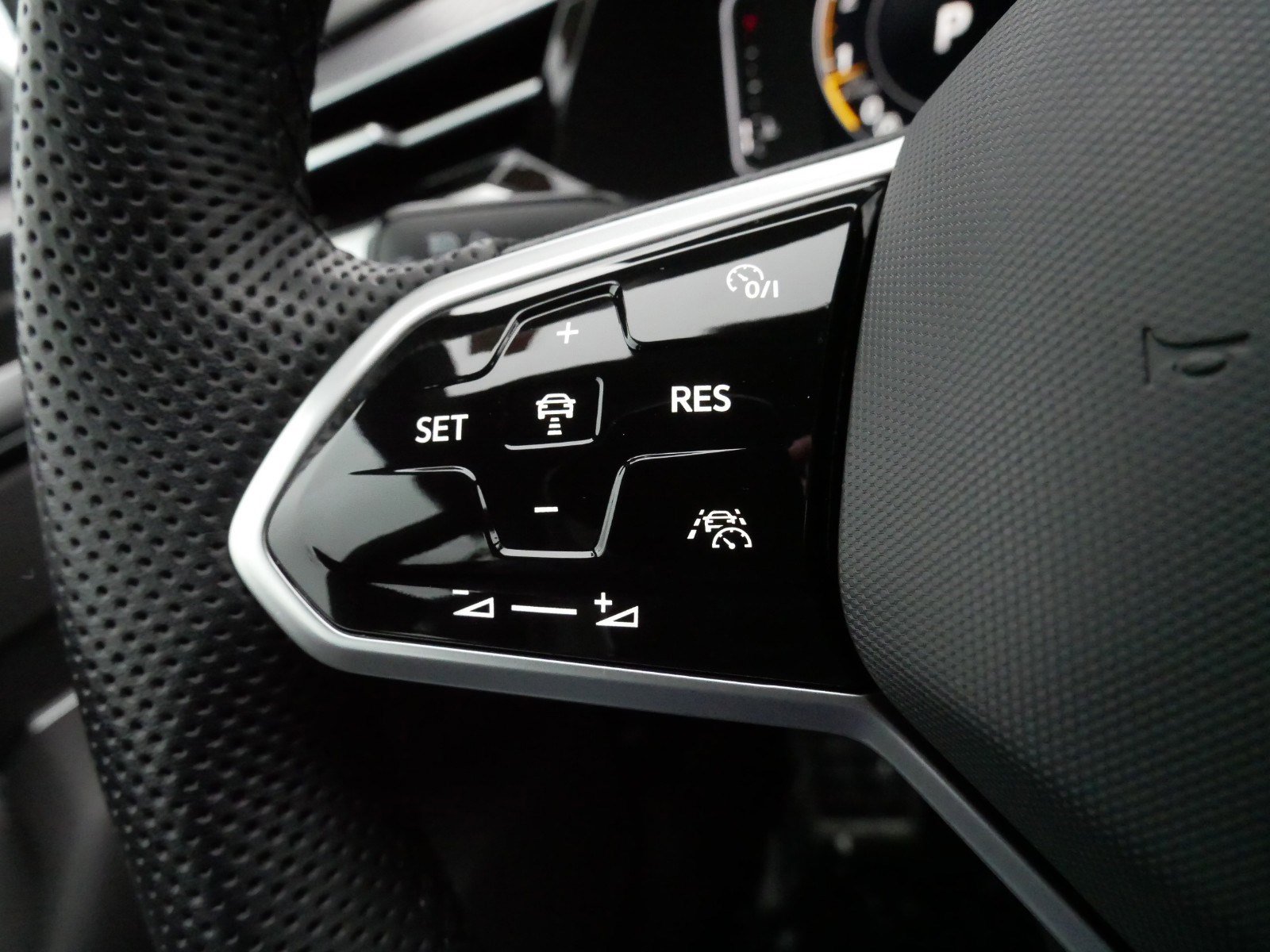 Used 2023 Volkswagen Arteon SEL Premium image 26