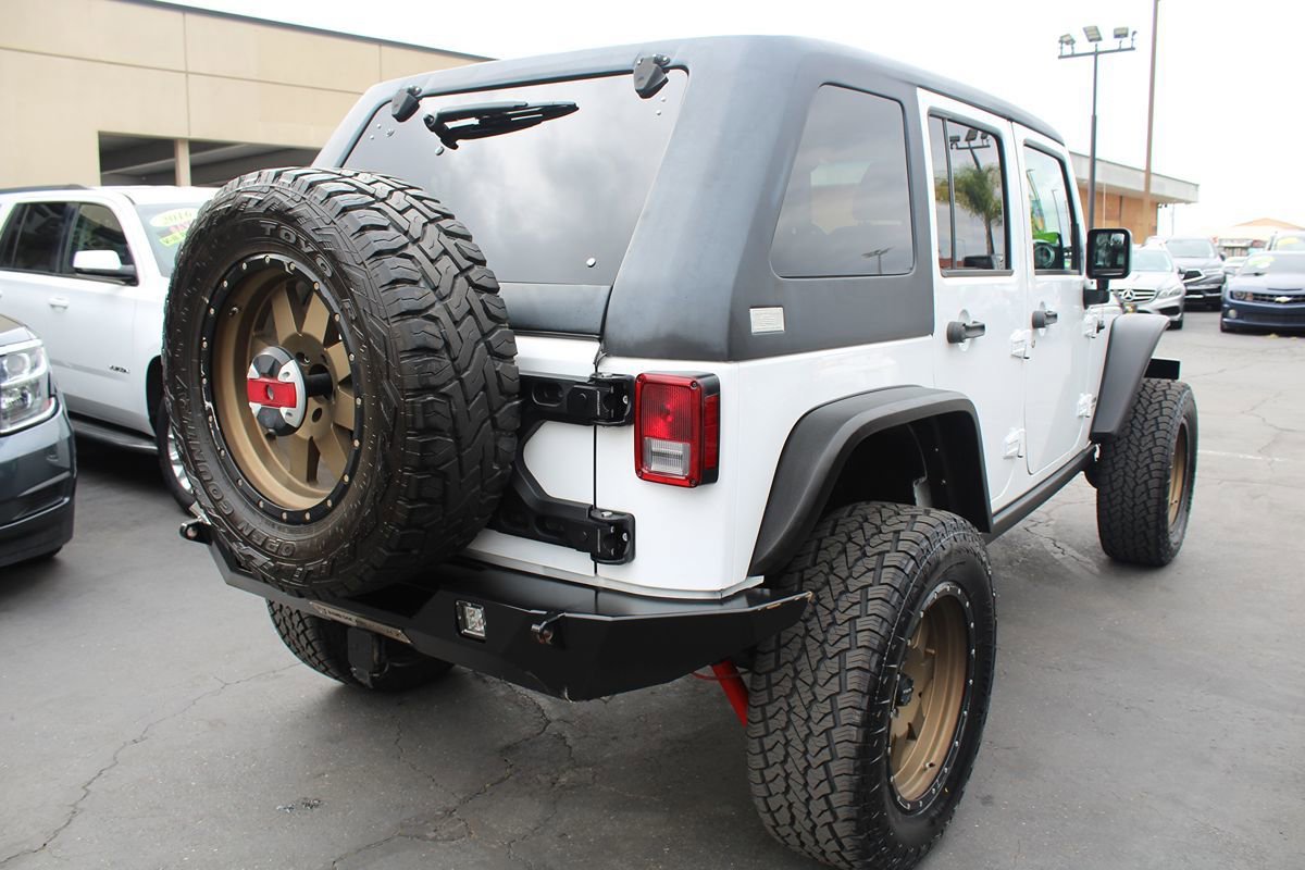 Used 2018 Jeep Wrangler Unlimited Rubicon w/ Connectivity Group AWD/4WD image 7