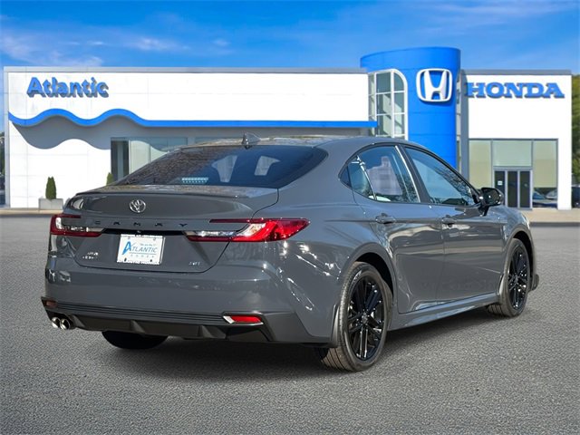 Used 2025 Toyota Camry SE image 5