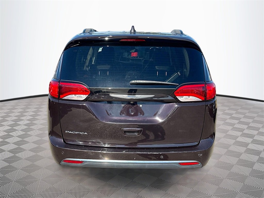 Used 2017 Chrysler Pacifica Touring-L image 7