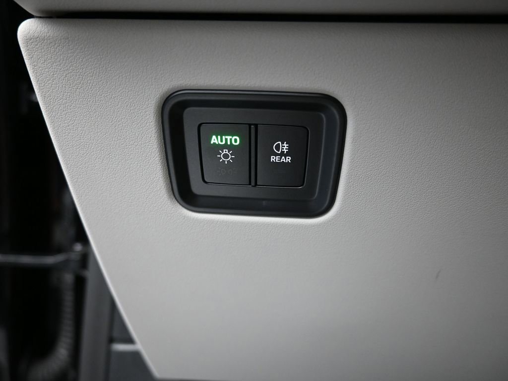 Certified 2024 Porsche Macan 4 Electric image 21