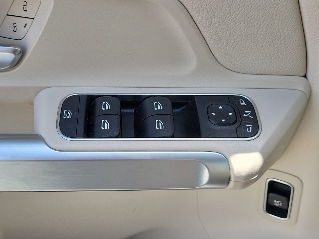 Certified 2022 Mercedes-Benz GLB 250 image 27