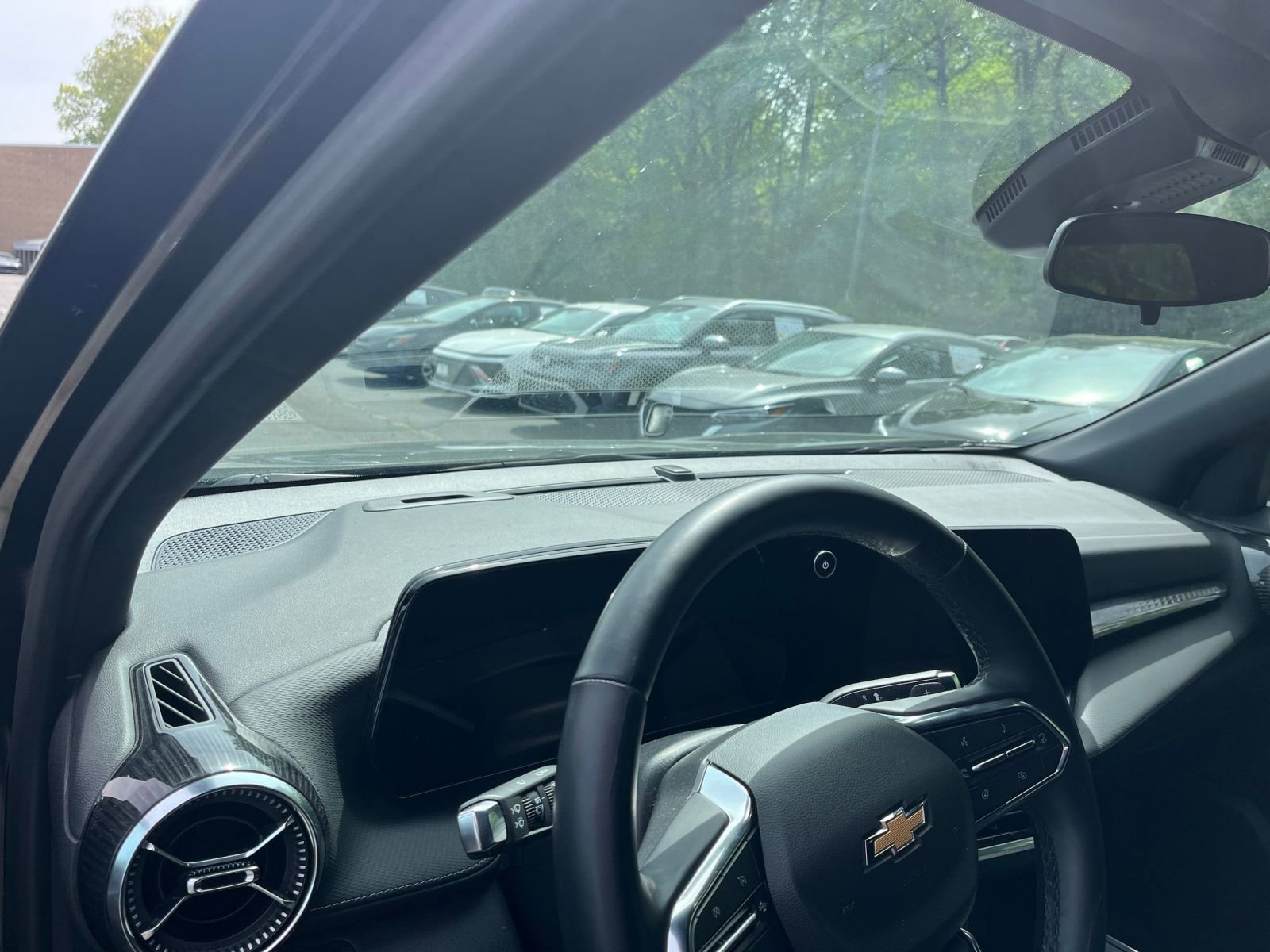 Used 2025 Chevrolet Equinox LT FWD image 29