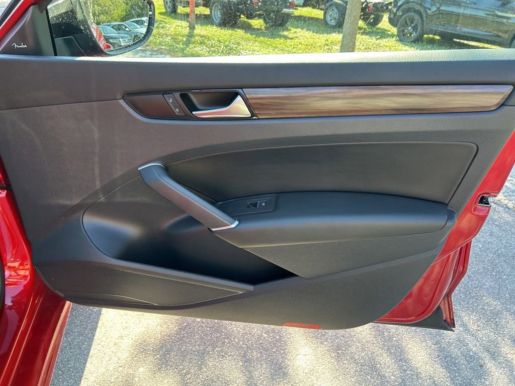 Used 2022 Volkswagen Passat 2.0T image 43