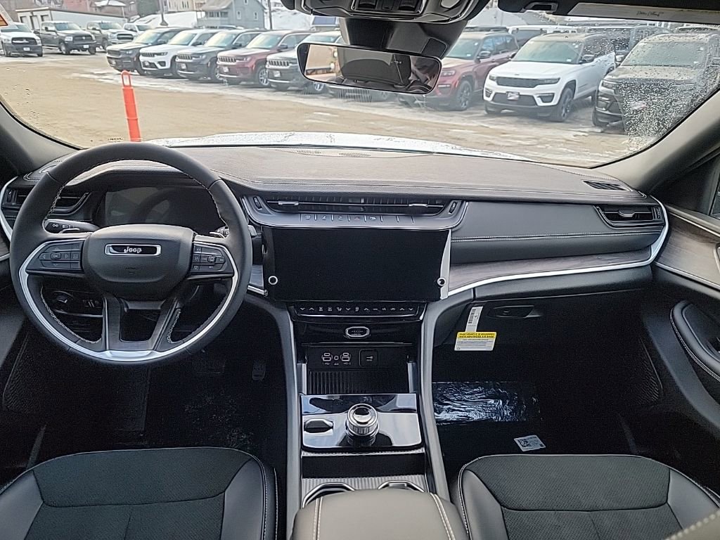 New 2026 Jeep Grand Cherokee Altitude image 17