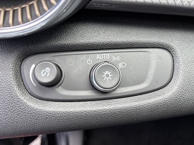 Used 2025 Chevrolet Trax ACTIV w/ Driver Confidence Package FWD image 14