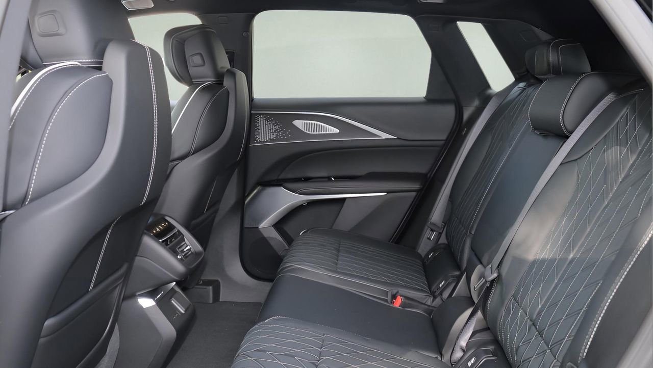 New 2026 Cadillac Lyriq V w/ Exterior Carbon Fiber Package image 13