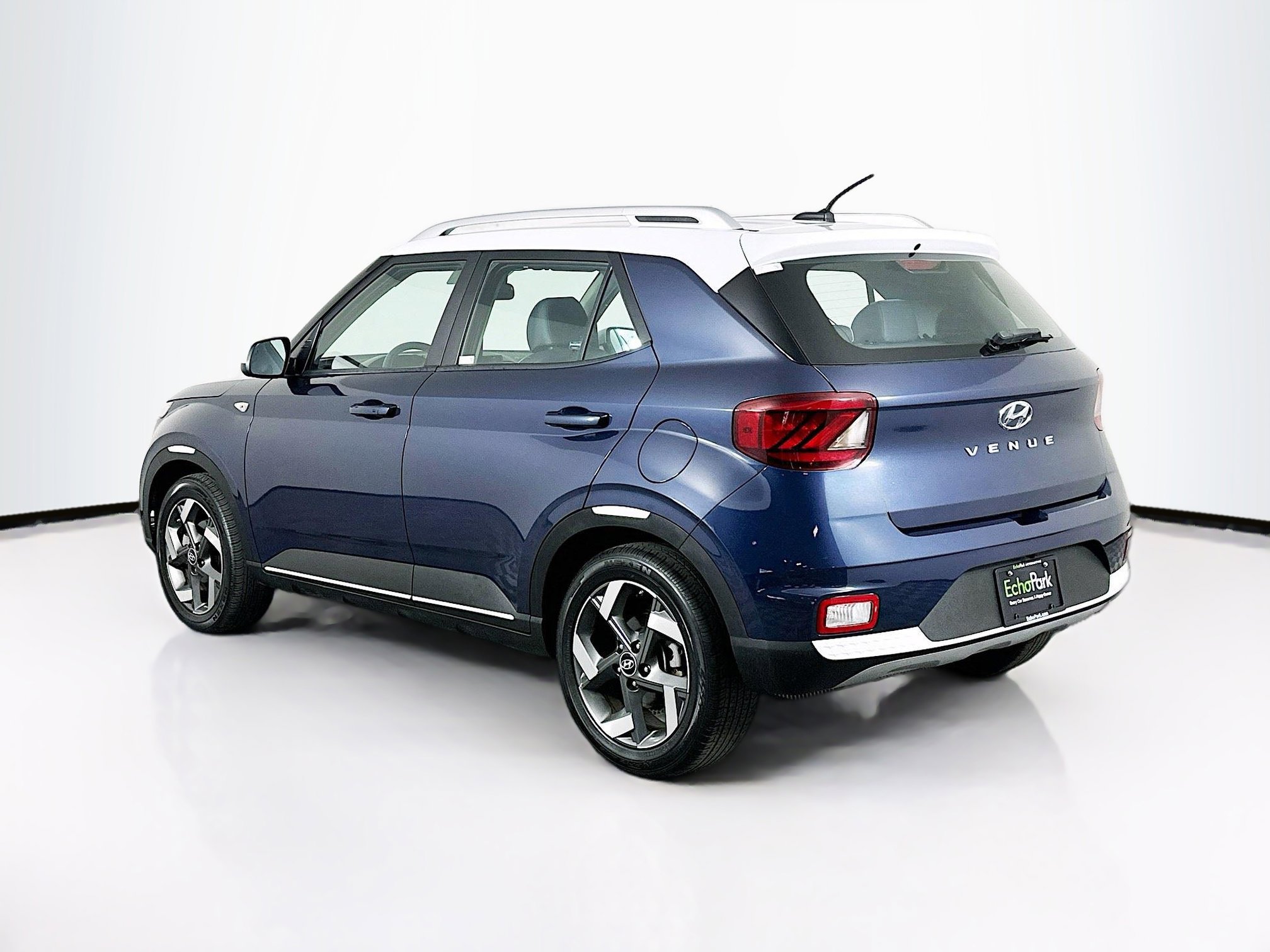 Used 2024 Hyundai Venue Limited image 5