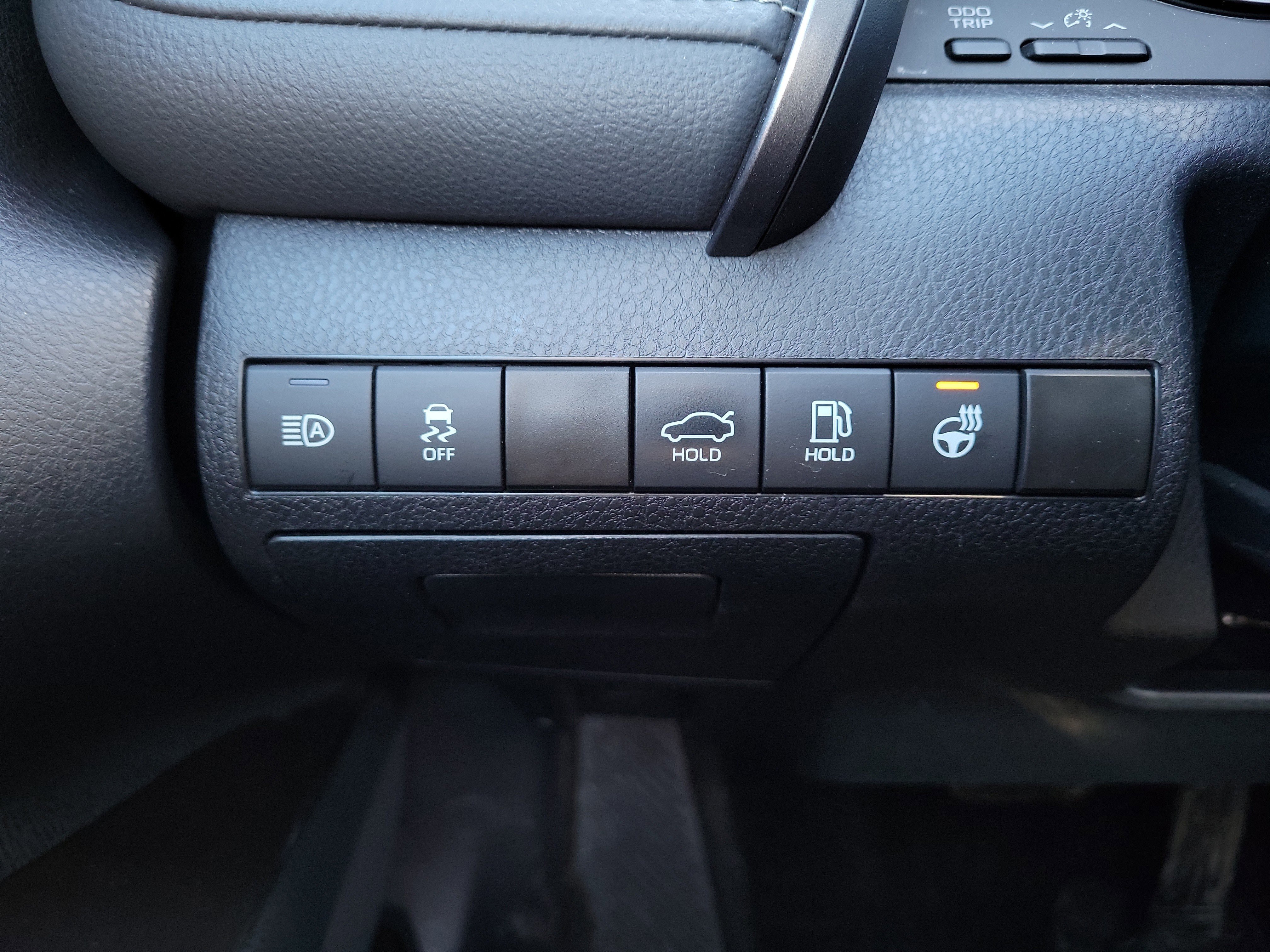 Used 2023 Toyota Camry SE w/ Cold Weather Package image 18