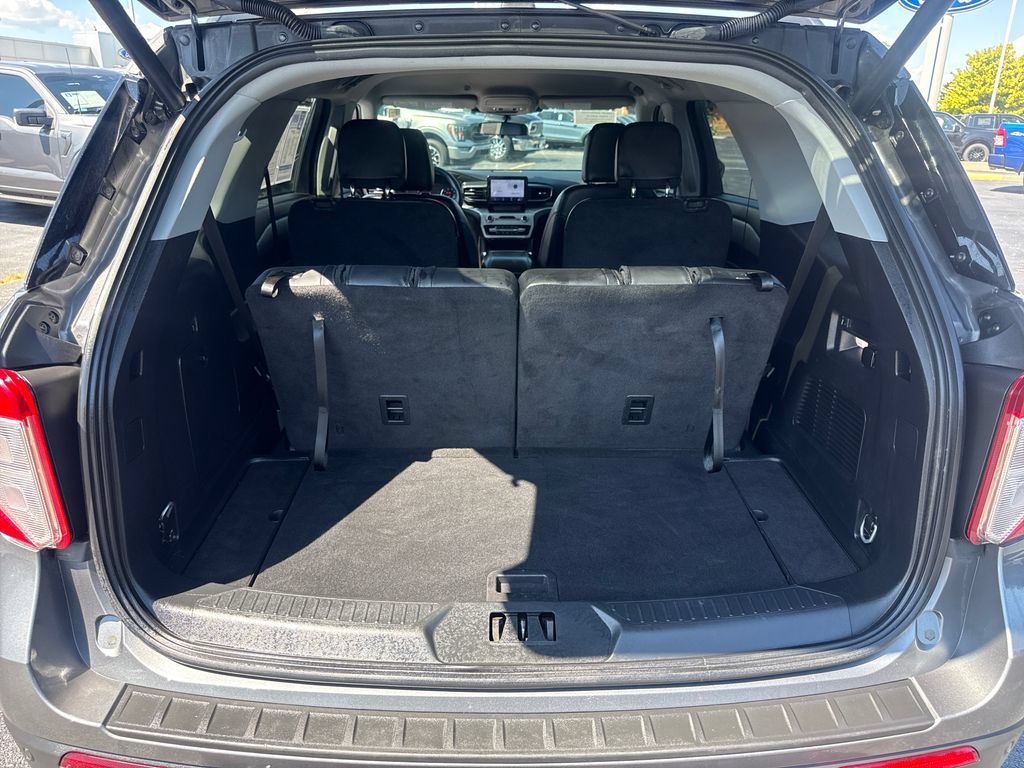 Used 2024 Ford Explorer XLT w/ Equipment Group 202A AWD/4WD image 13