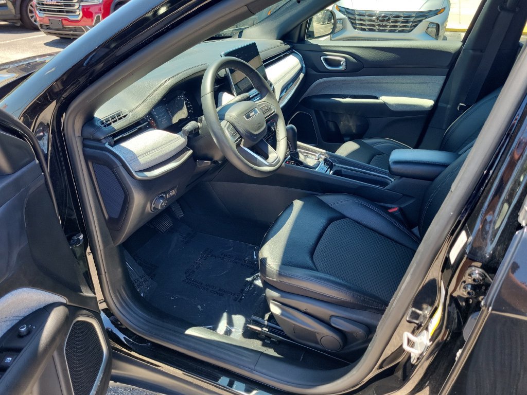 Used 2024 Jeep Compass Latitude AWD/4WD image 14