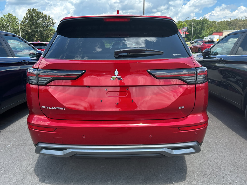 New 2025 Mitsubishi Outlander SE image 4