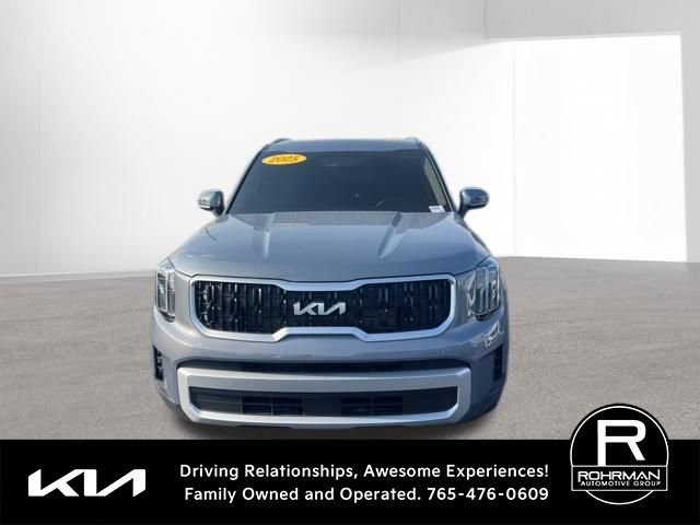 Used 2025 Kia Telluride EX w/ EX Captain's Chair Package AWD/4WD image 2