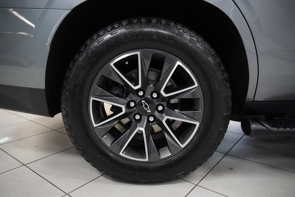 Used 2022 Chevrolet Tahoe Z71 w/ Z71 Off-Road Package AWD/4WD image 32