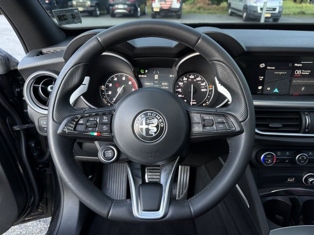 Used 2023 Alfa Romeo Stelvio Veloce AWD/4WD image 18