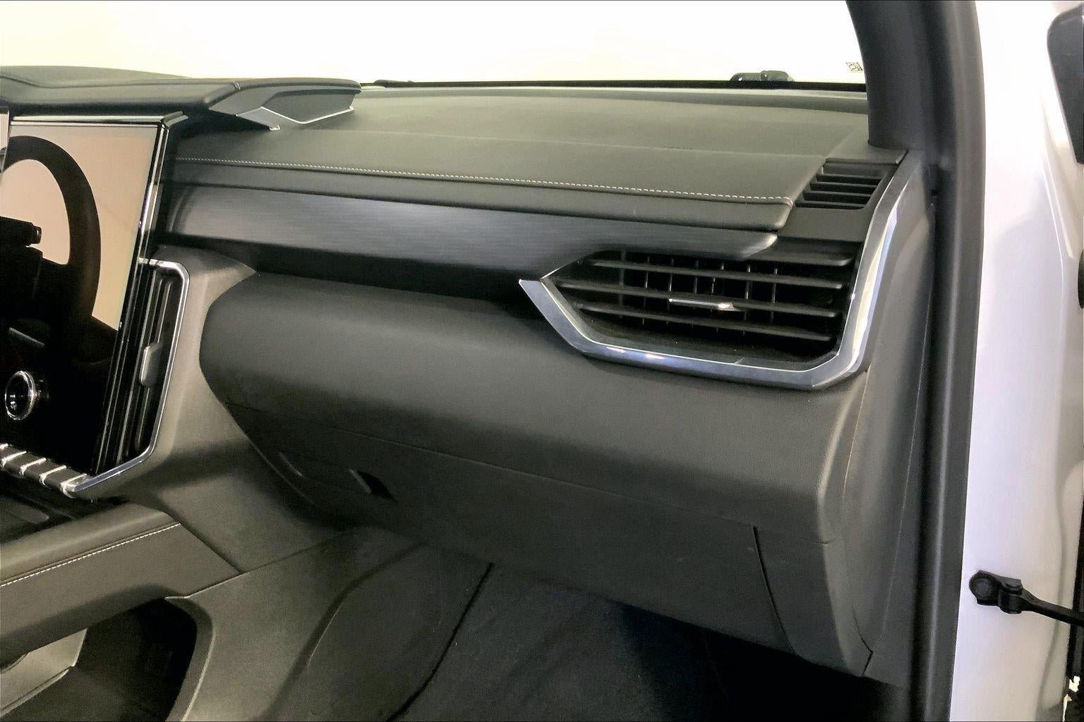 Used 2025 GMC Acadia Elevation FWD image 16