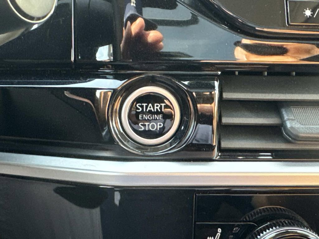 Used 2024 Nissan Pathfinder Platinum w/ Cargo Package image 29