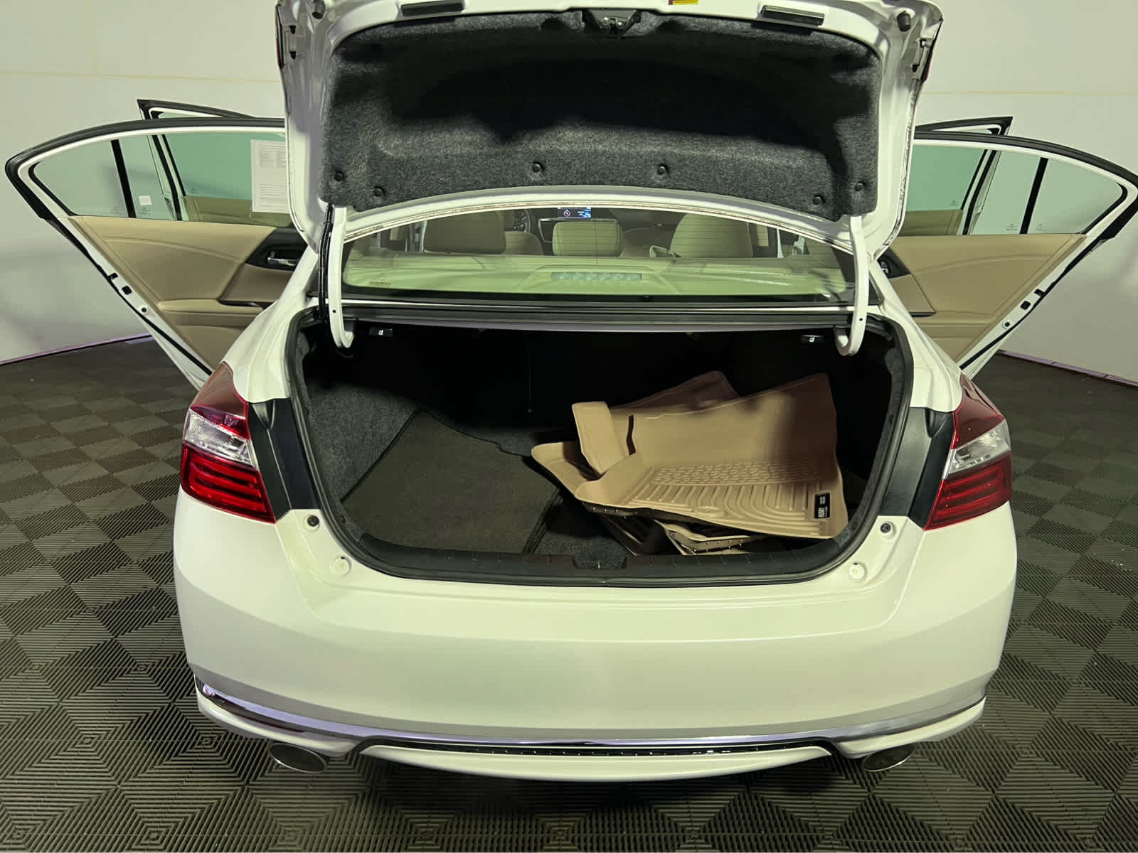 Used 2017 Honda Accord EX-L image 26