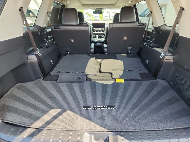 Used 2025 Toyota Grand Highlander FWD image 33