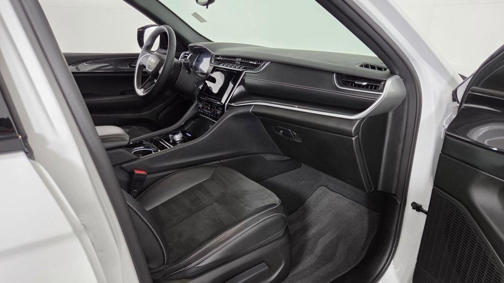 Used 2023 Jeep Grand Cherokee Altitude image 35