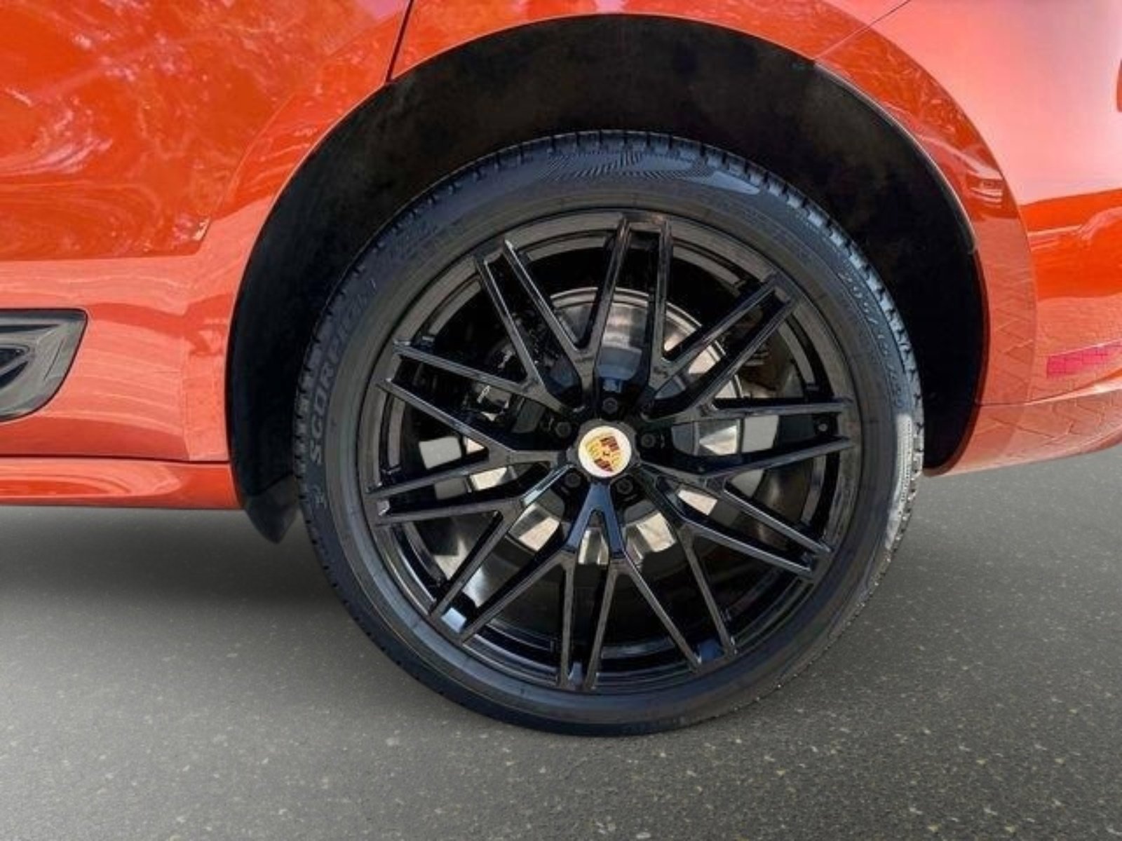 Used 2022 Porsche Macan GTS w/ Sport Chrono Package AWD/4WD image 17