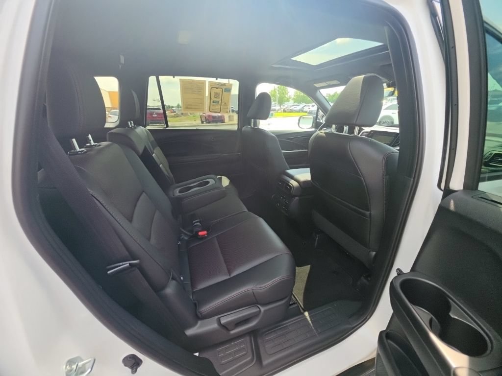 Certified 2025 Honda Passport Black Edition image 31
