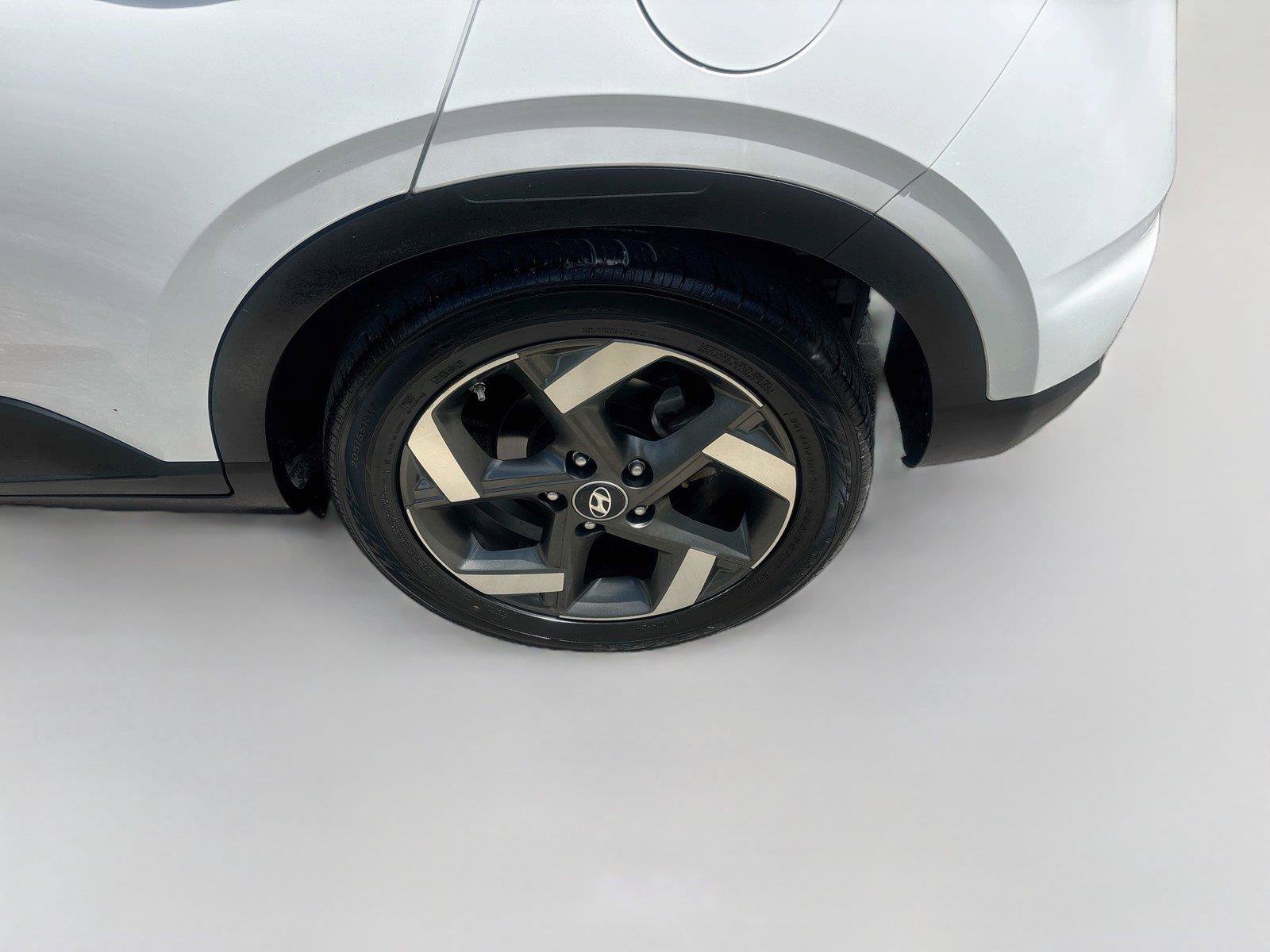 Used 2023 Hyundai Venue SEL w/ Cargo Package FWD image 28