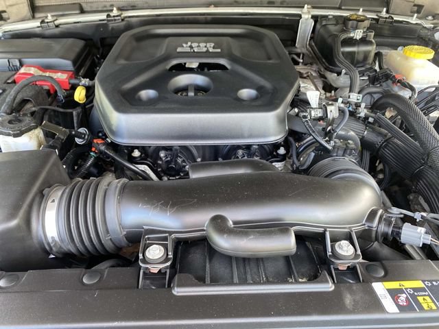 Used 2019 Jeep Wrangler Unlimited Sahara w/ Dual Top Group AWD/4WD image 35