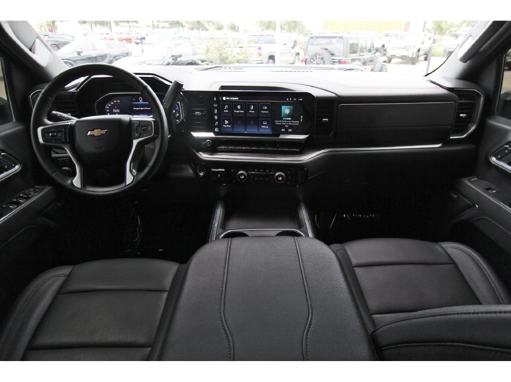 Used 2025 Chevrolet Silverado 2500 LTZ w/ LTZ Convenience Package AWD/4WD image 9