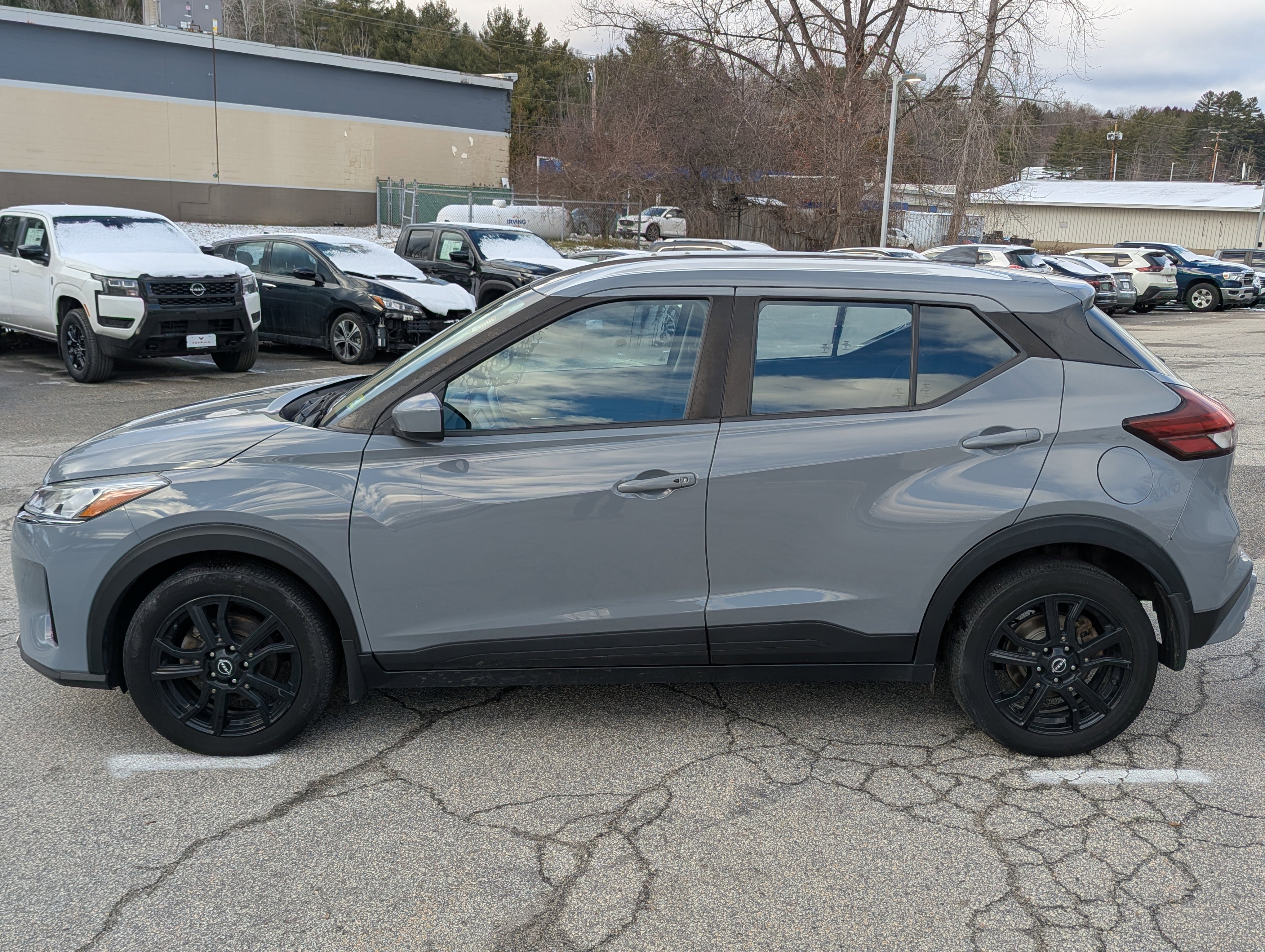 Used 2023 Nissan Kicks SV image 4