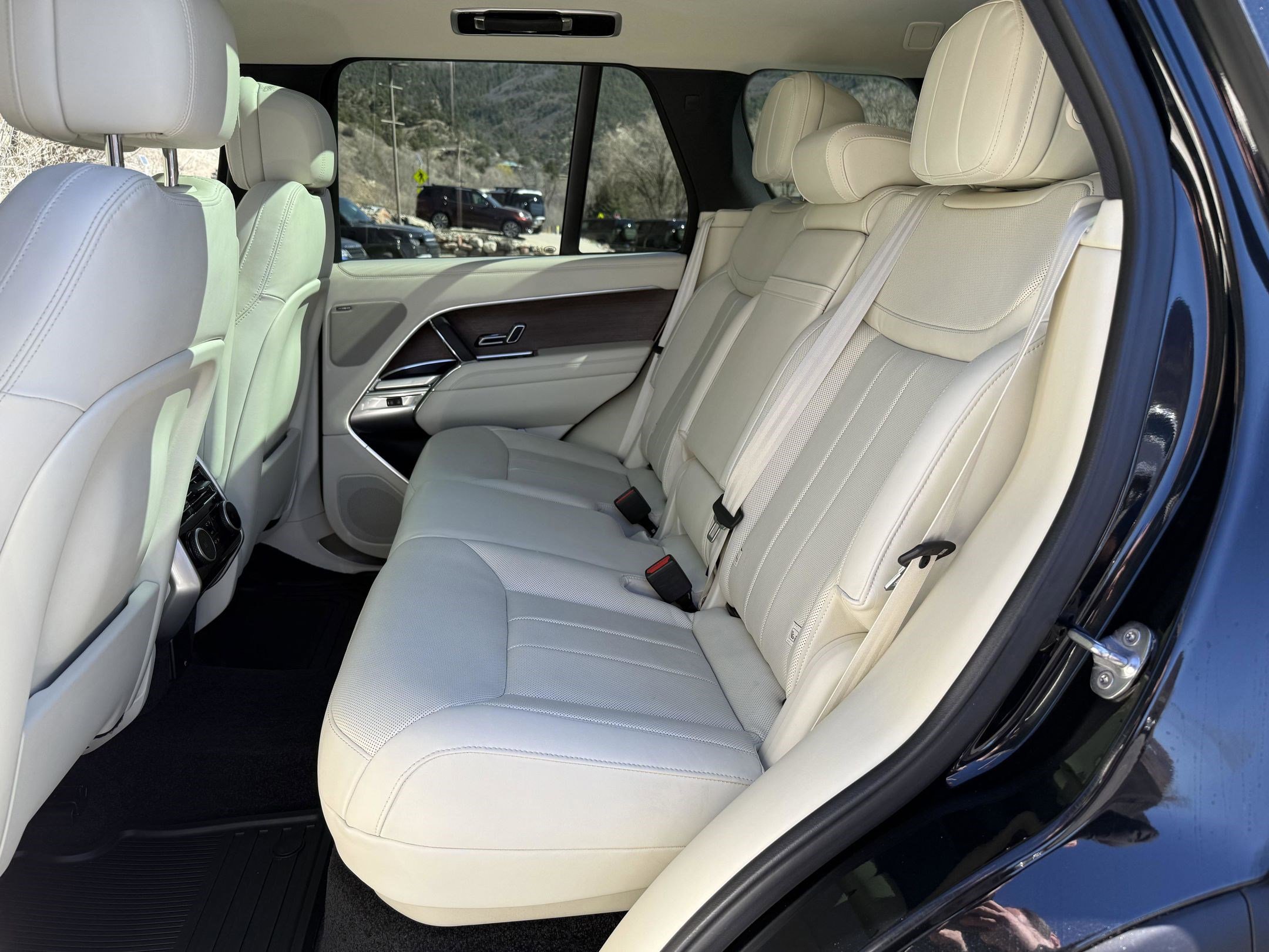 Certified 2023 Land Rover Range Rover SE image 13