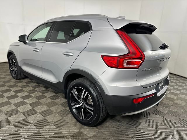 Used 2023 Volvo XC40 B5 Plus AWD/4WD image 5