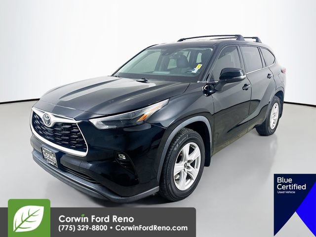 Used 2022 Toyota Highlander LE AWD/4WD image 3