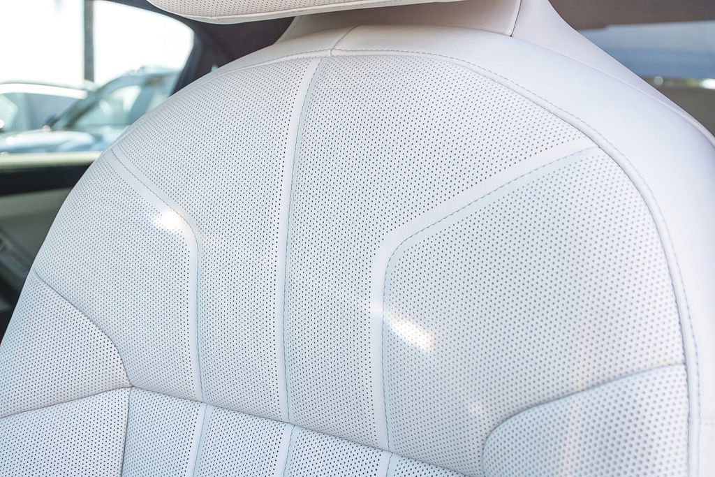 Used 2025 BMW 760i xDrive image 24