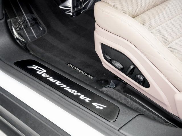 Certified 2025 Porsche Panamera 4 image 11
