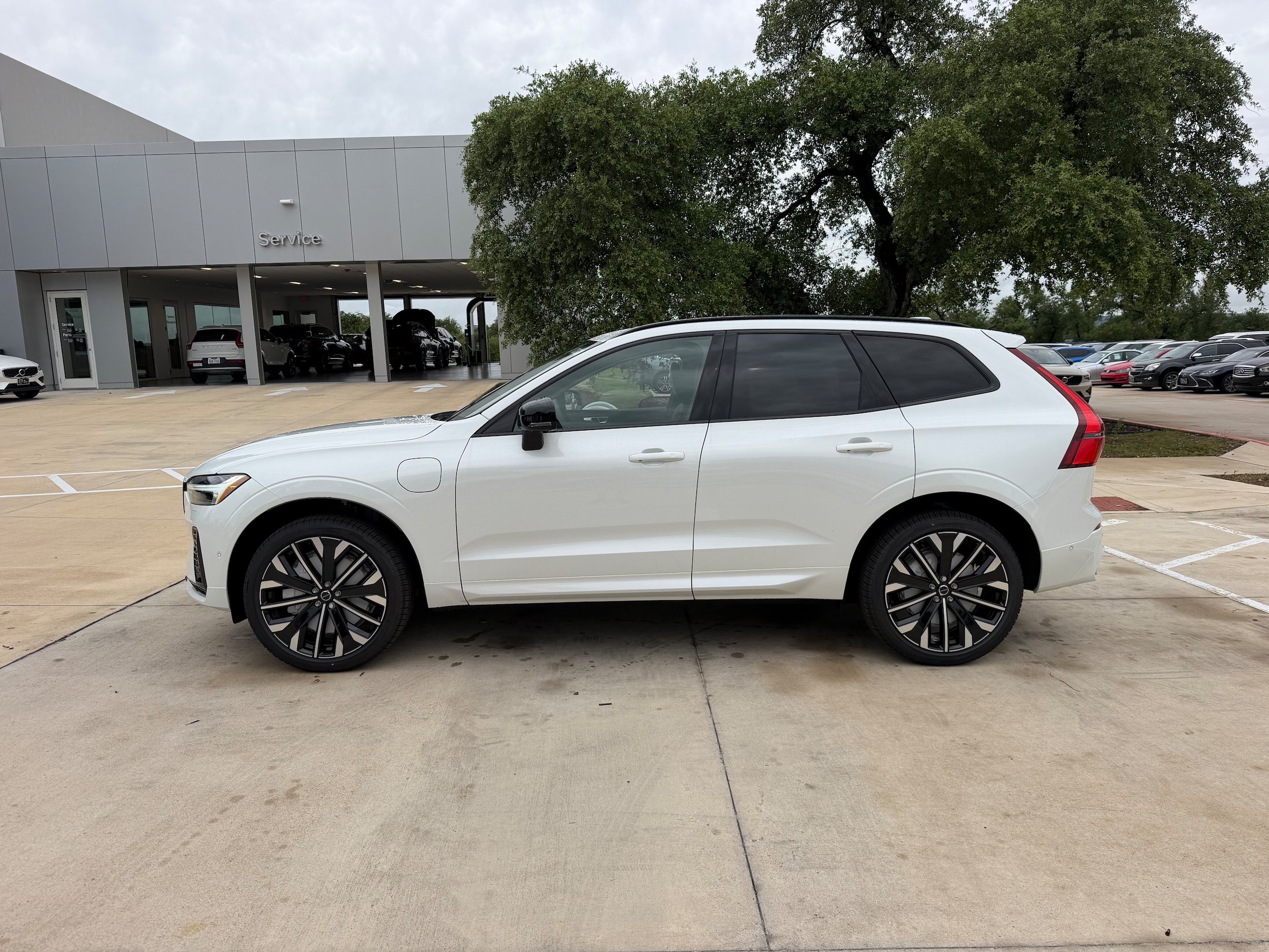 New 2026 Volvo XC60 T8 Ultra w/ Protection Package Premier AWD/4WD image 3