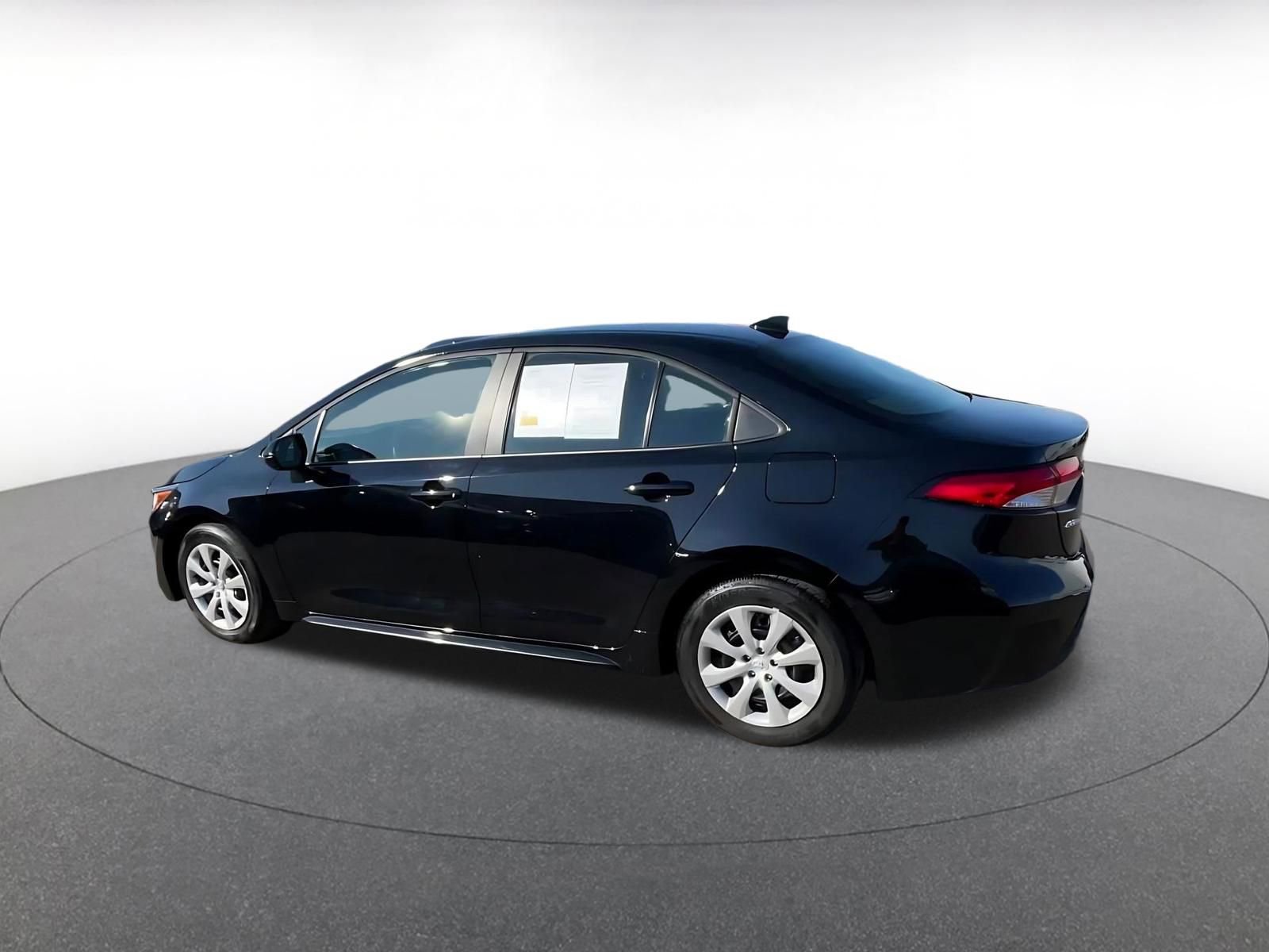 Used 2025 Toyota Corolla LE FWD image 10
