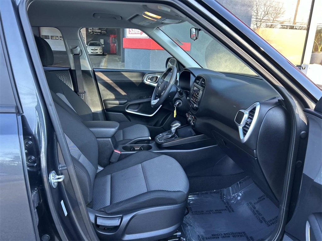 Used 2025 Kia Soul LX w/ LX Technology Package image 16