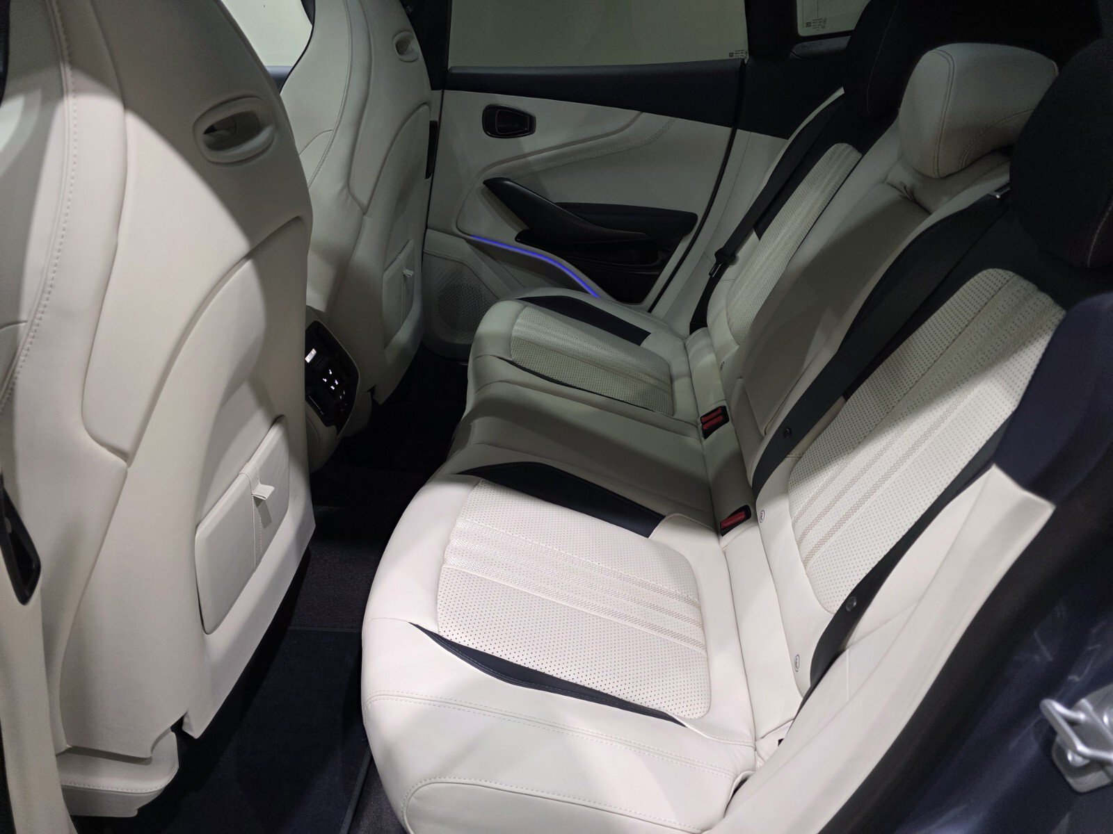 Used 2025 Aston Martin DBX 707 AWD/4WD image 18