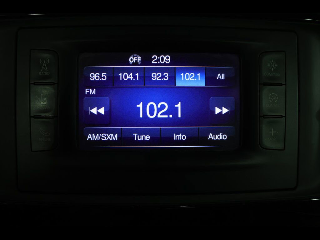 Used 2017 Chrysler Pacifica Touring Plus FWD image 19