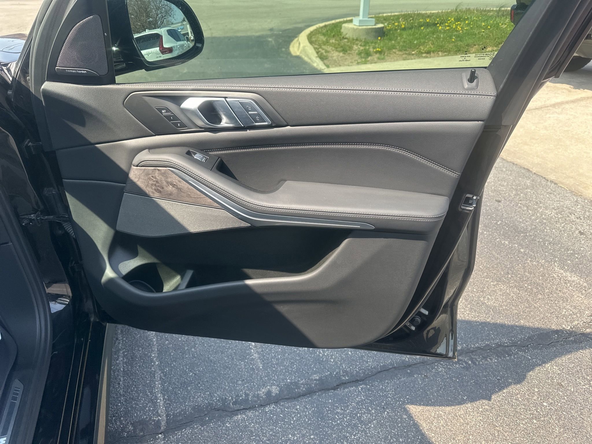 Used 2020 BMW X7 xDrive40i w/ M Sport Package image 9