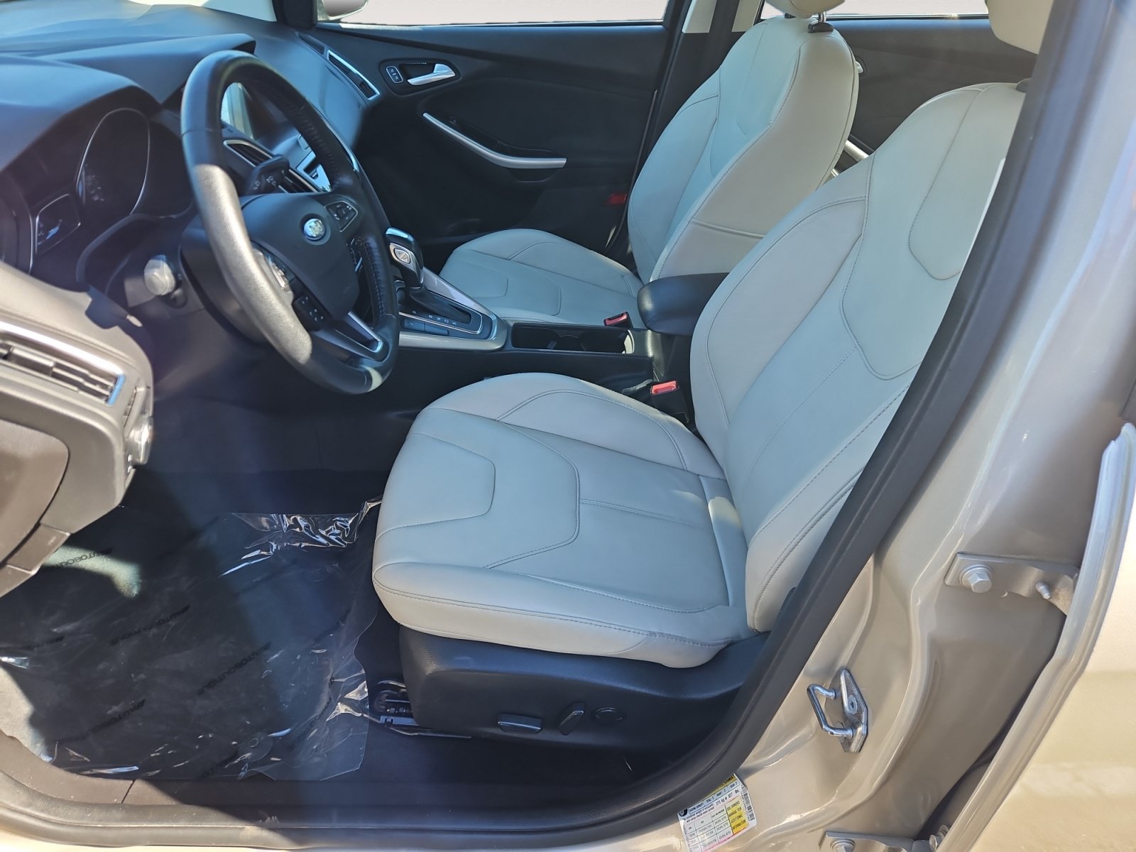 Used 2017 Ford Focus Titanium FWD image 10